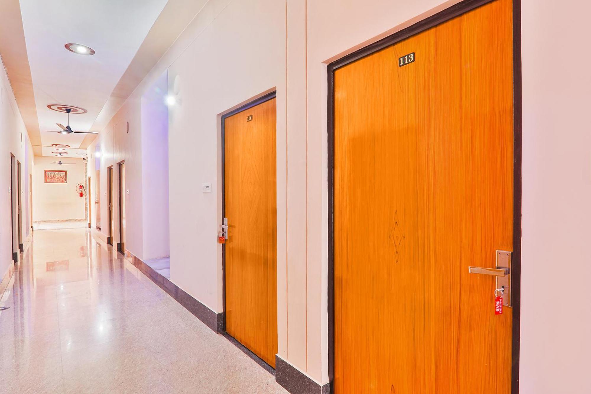 Fabhotel Shree Venkatesh Nileyam Ayodhya 外观 照片