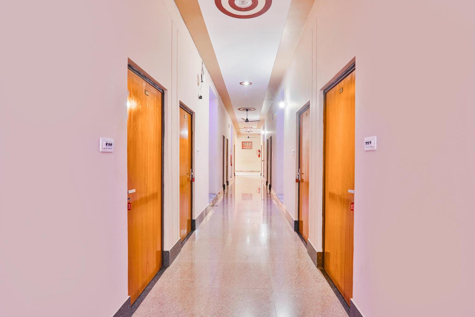 Fabhotel Shree Venkatesh Nileyam Ayodhya 外观 照片
